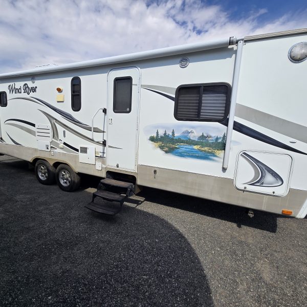 2011 Wind River 2702BS